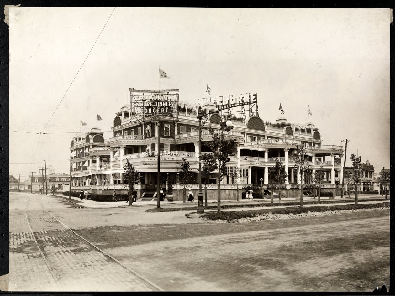 Hotel Shelburne ved Sea Breeze Avenue og Ocean Parkway, Coney Island, New York, ca. 1913 (sølv gelatinetryk) af Byron Company