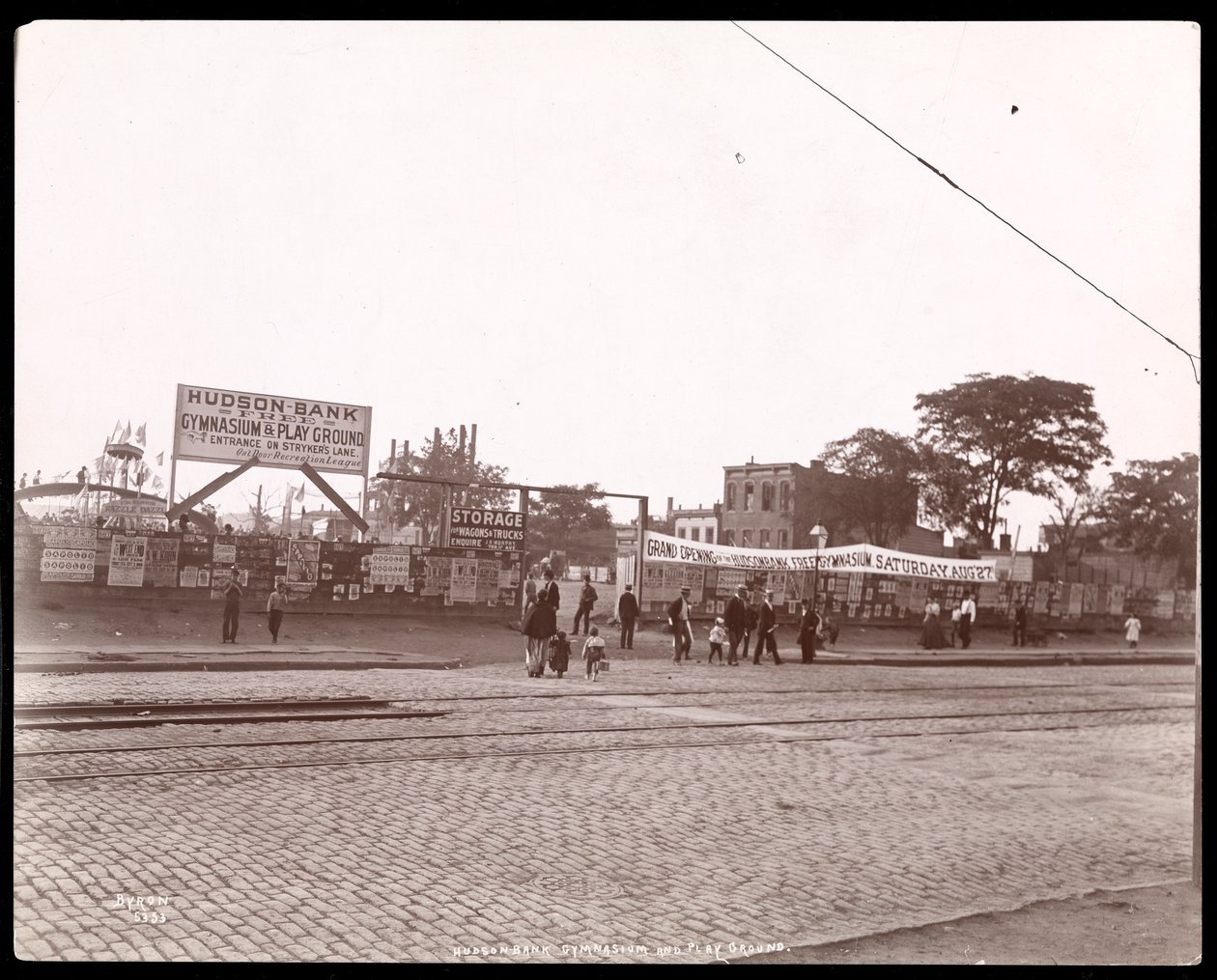 Hudson Bank Playground and Gymnasium, 53rd Street og 11th Avenue, New York, 1898 (sølvgelatineprint) af Byron Company