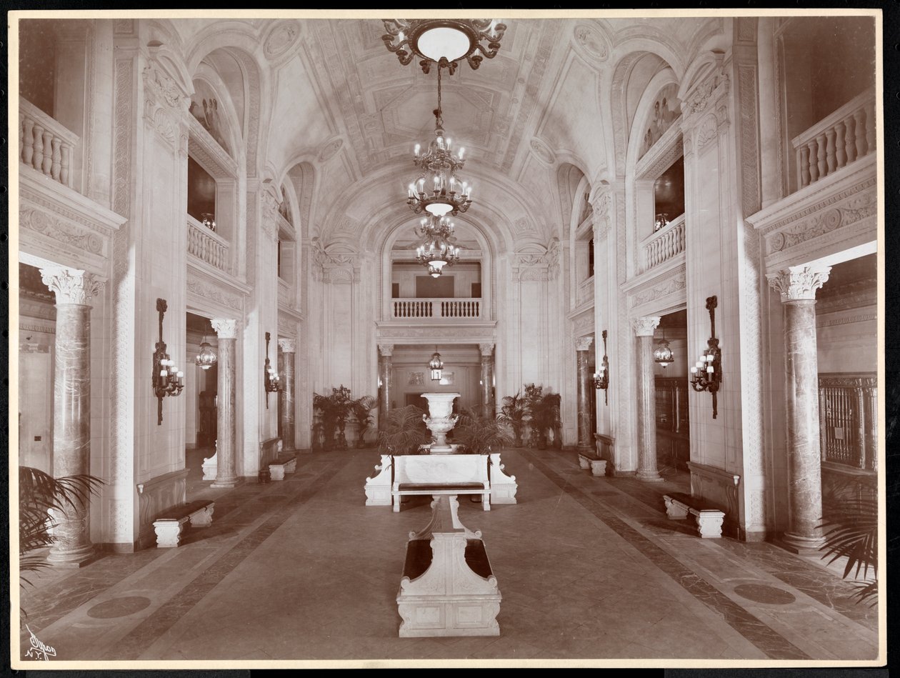 Lobbyen på Hotel McAlpin, 1913 (sølv gelatinetryk) af Byron Company