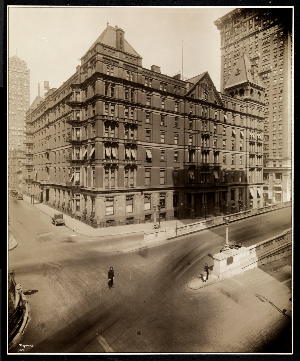 The Murray Hill Hotel, Park Avenue og 40th Street, New York, 1919 (sølv gelatinetryk) af Byron Company
