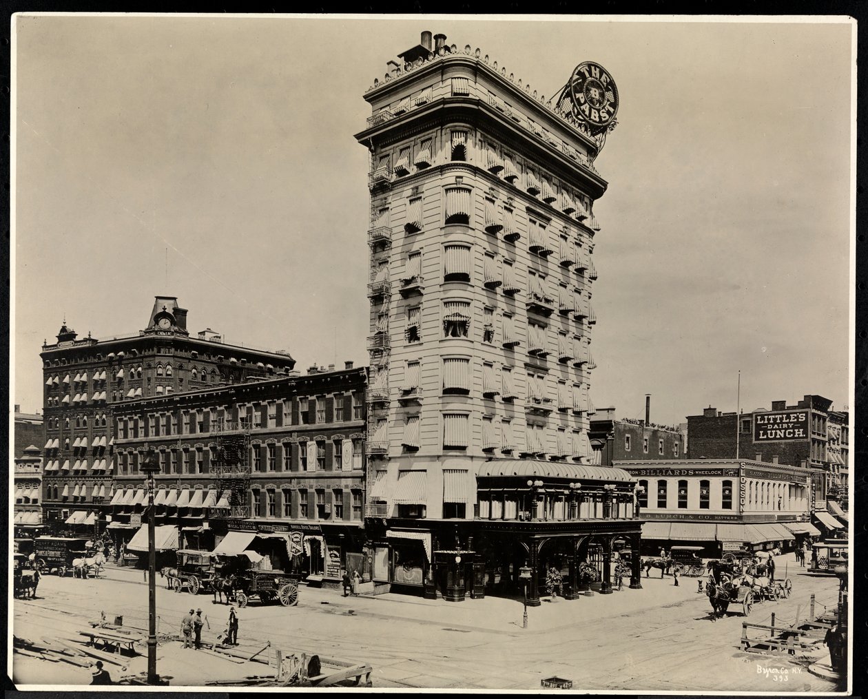 The Pabst Hotel, 42nd Street, Broadway og 7th Avenue, New York, 1919 (sølv gelatinetryk) af Byron Company