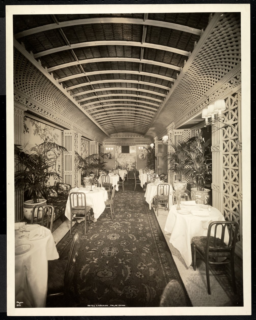 The Palm Room restaurant på Hotel Lorraine, 1923 (sølv gelatine print) af Byron Company