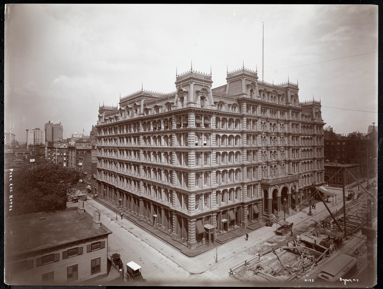 The Park Avenue Hotel, 32nd to 33rd Street, New York, 1901 eller 1902 (sølv gelatinetryk) af Byron Company