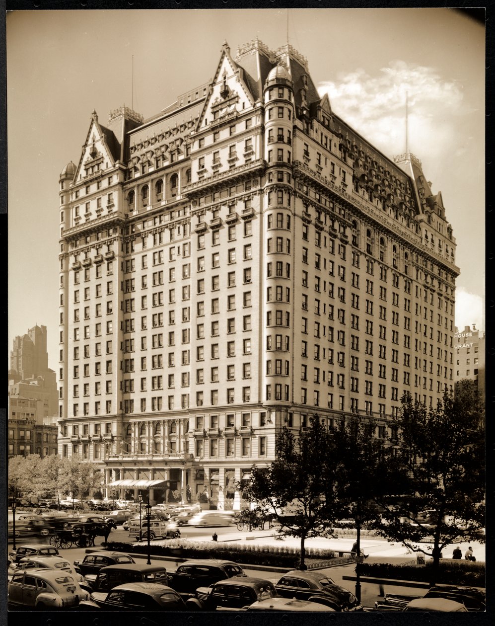 The Plaza Hotel, 5th Avenue og 59th Street, New York, ca. 1937 (sølv gelatinetryk) af Byron Company