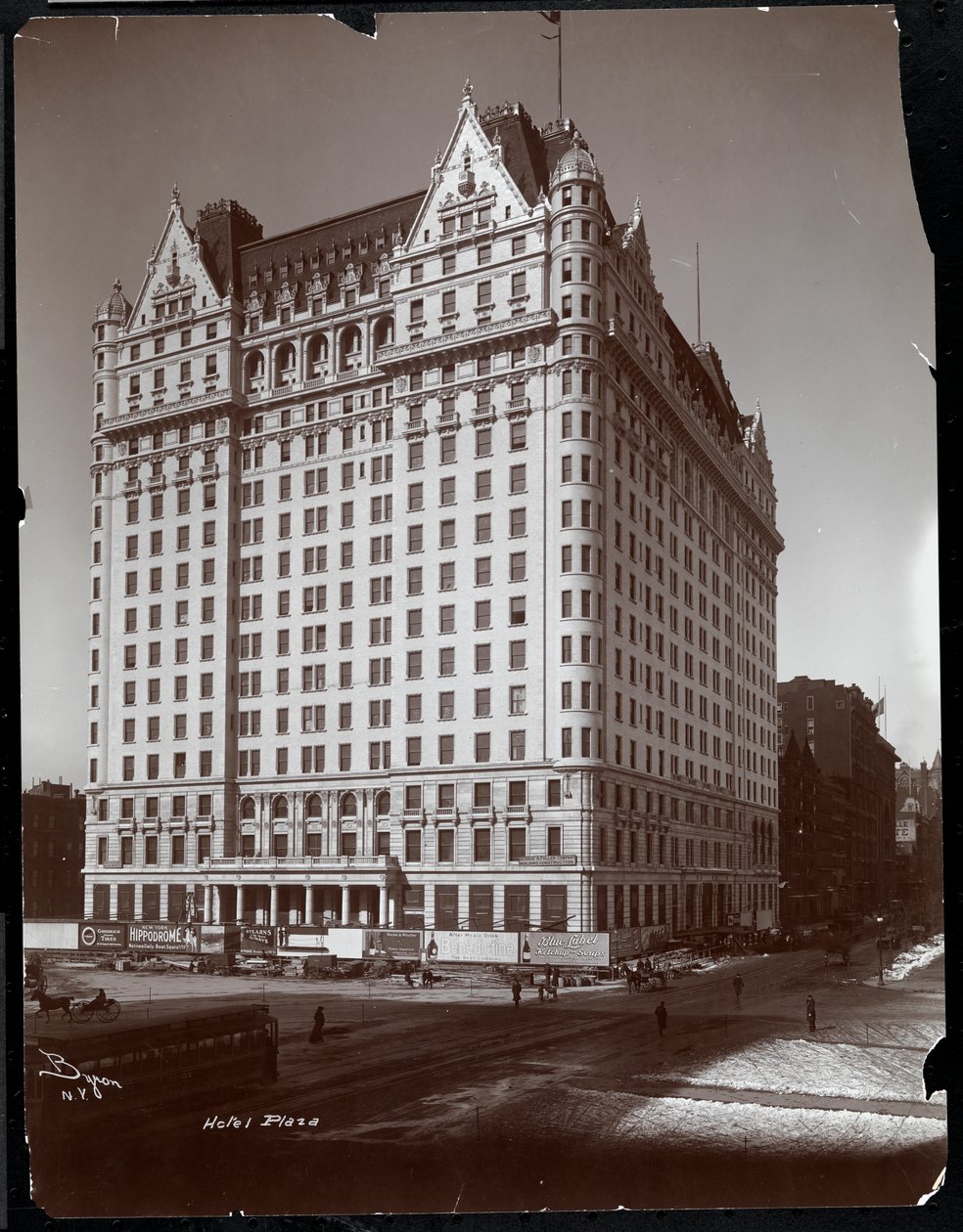 Plaza Hotel under opførelse, 5th Avenue og 59th Street, New York, ca. 1907 (sølv gelatinetryk) af Byron Company
