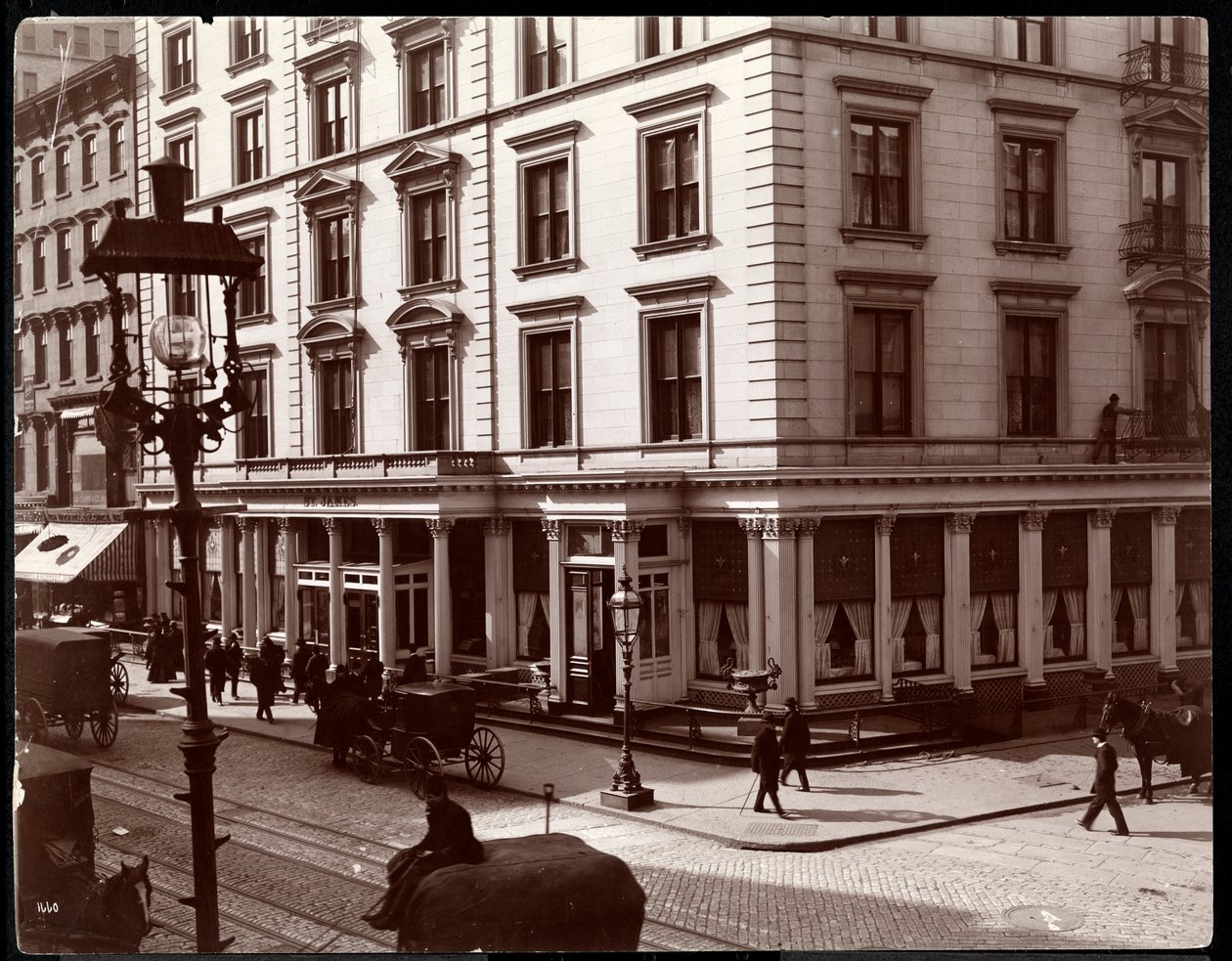 James Hotel, det nordøstlige hjørne af Broadway og 26th eller 27th Street, New York, 1896 (sølvgelatineprint) af Byron Company