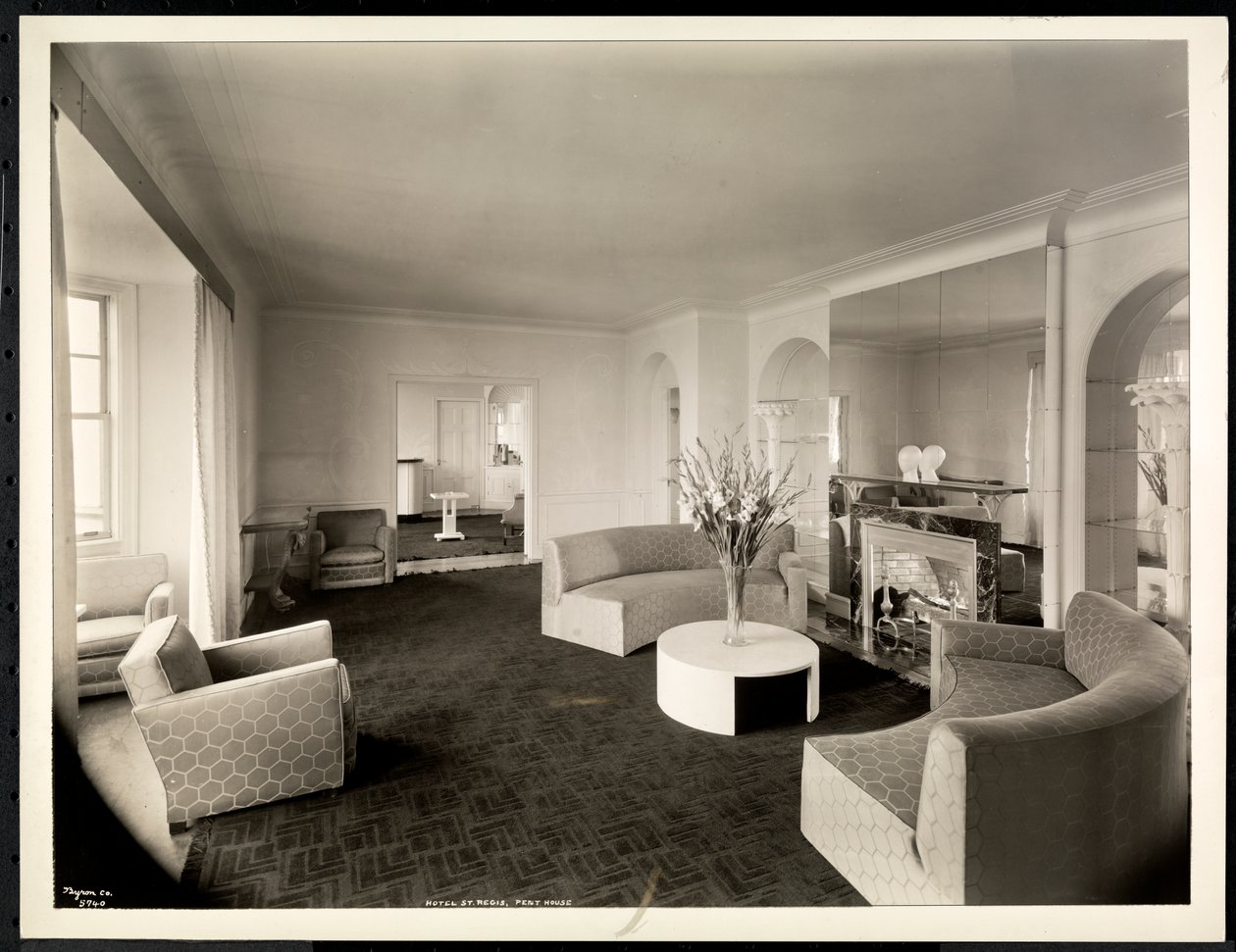 Stuen i penthouse på Hotel St. Regis, 1937 (sølv gelatinetryk) af Byron Company
