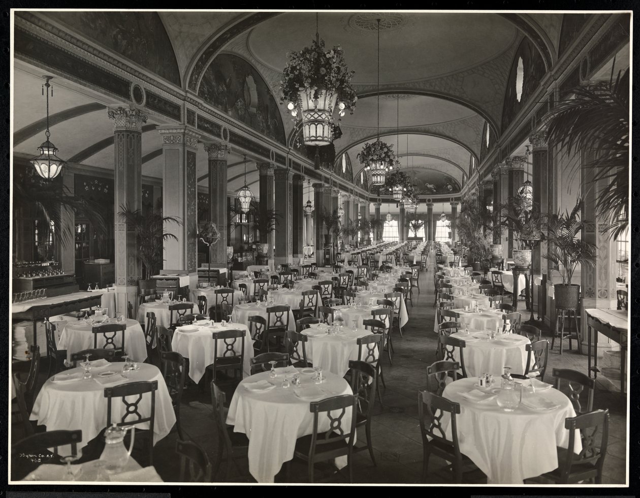 Taghaverestauranten på Hotel Pennsylvania, 1919 (sølv gelatinetryk) af Byron Company