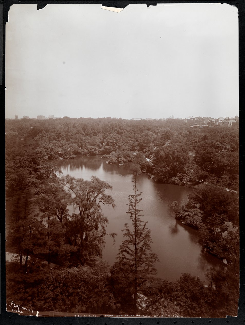 Udsigt over Central Park fra 4. sal på Plaza Hotel, 5th Avenue og 59th Street, 1907 (sølvgelatineprint) af Byron Company