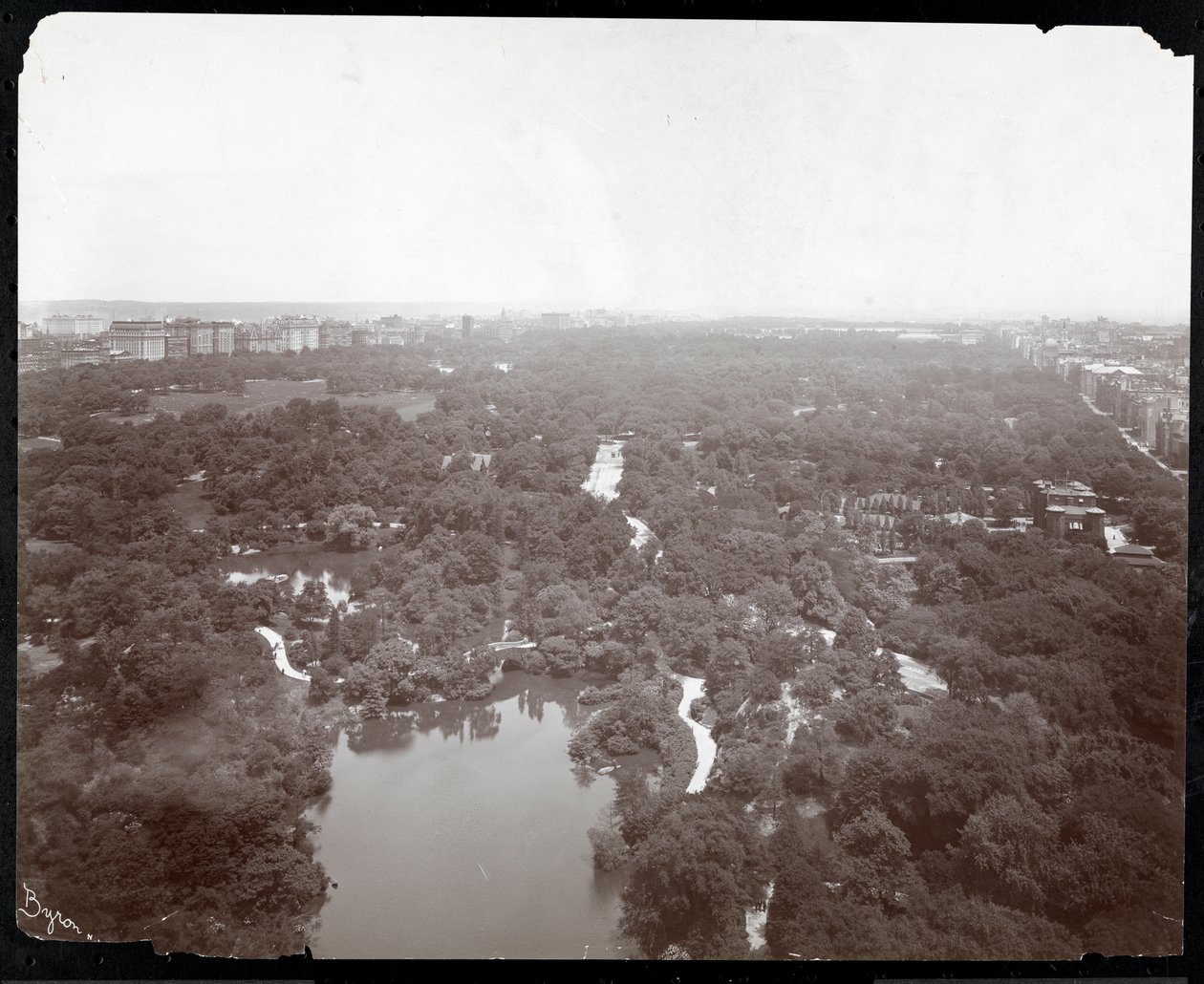 Udsigt over Central Park fra Plaza Hotel, 5th Avenue og 59th Street, New York, ca. 1907 (sølv gelatinetryk) af Byron Company