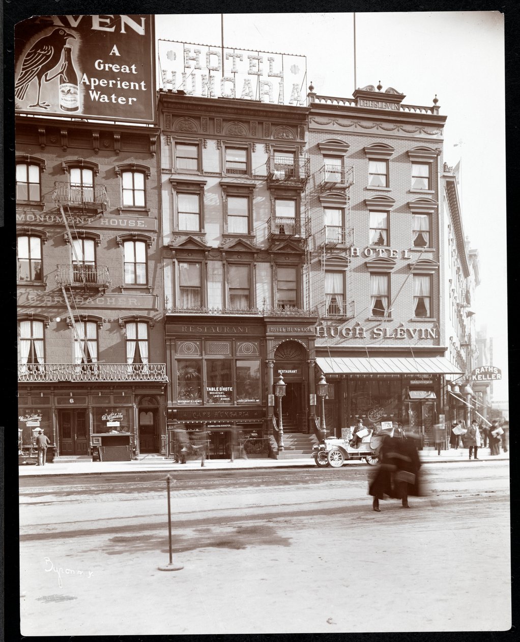 Udsigt over Hotel Hungaria og Hotel Hugh Slevin ved Union Square East og 14th Street, New York, 1905 (sølv gelatinetryk) af Byron Company