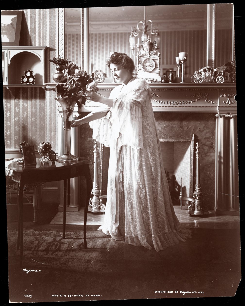 Virginia Harned (Mrs. E.H. Sothern, 1.) 1902 (sølv gelatinetryk) af Byron Company