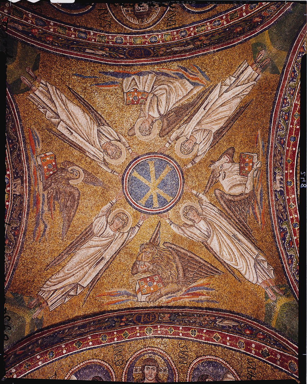 Fire engle med evangelisternes symboler omkring Kristi chi-rho monogram, fra hvælvingen i ærkebispedømmets kapel (mosaik) af Byzantine School