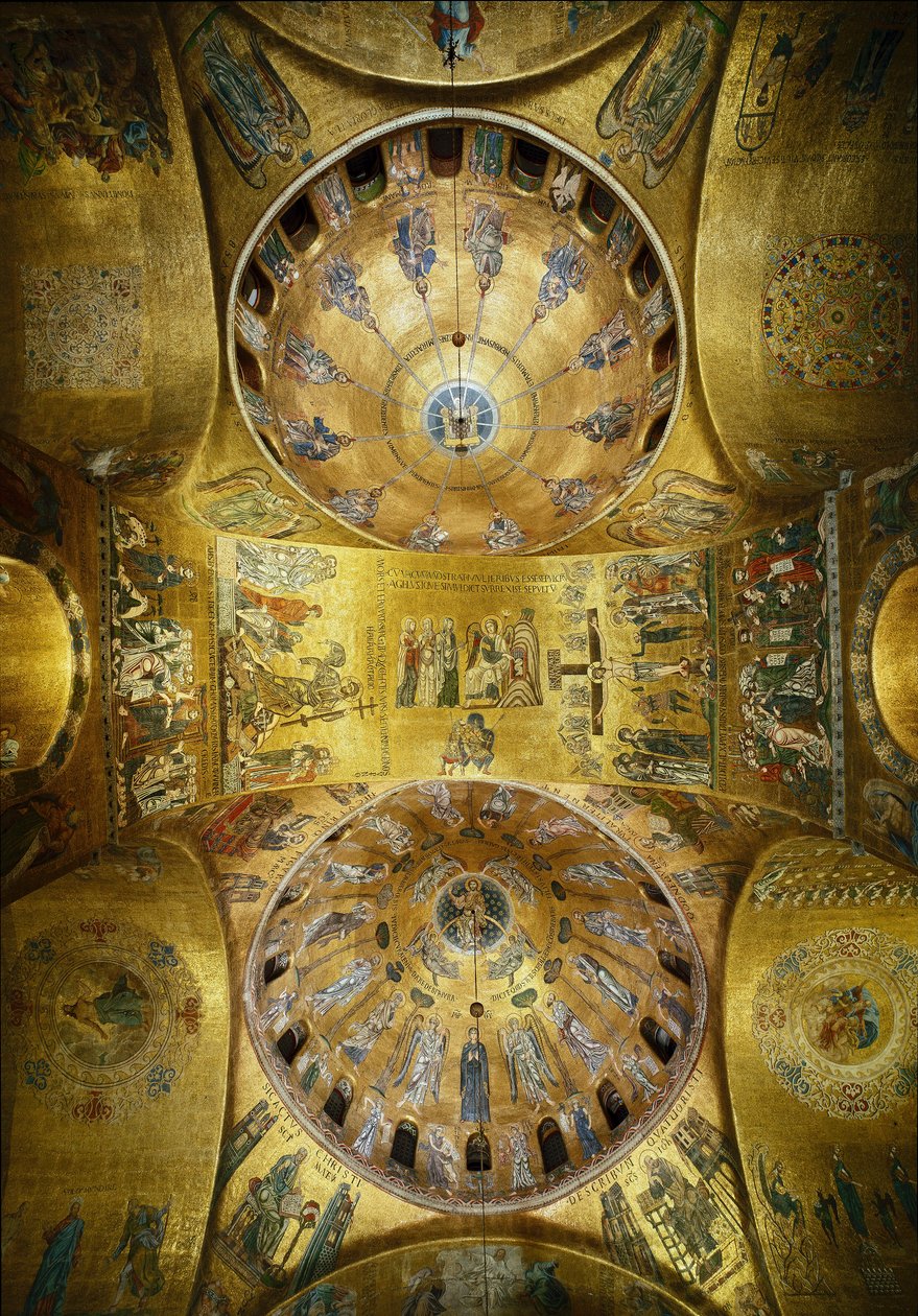 Byzantinsk arkitektur: udsigt over kuplerne med mosaikker på en gylden baggrund (romansk og byzantinsk stil), der illustrerer Pentecote (1250-1300) og Kristi Himmelfart (begyndelsen af det 13. århundrede). Basilica San Marco (San Marco Basilica) Venedig af Byzantine
