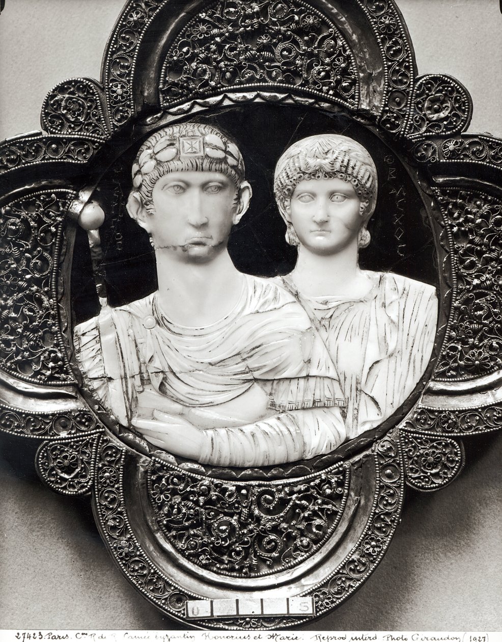 Cameo forestillende kejser Honorius (395-423) og hans kone, Maria (elfenben og metal) (se også 189591) af Byzantine