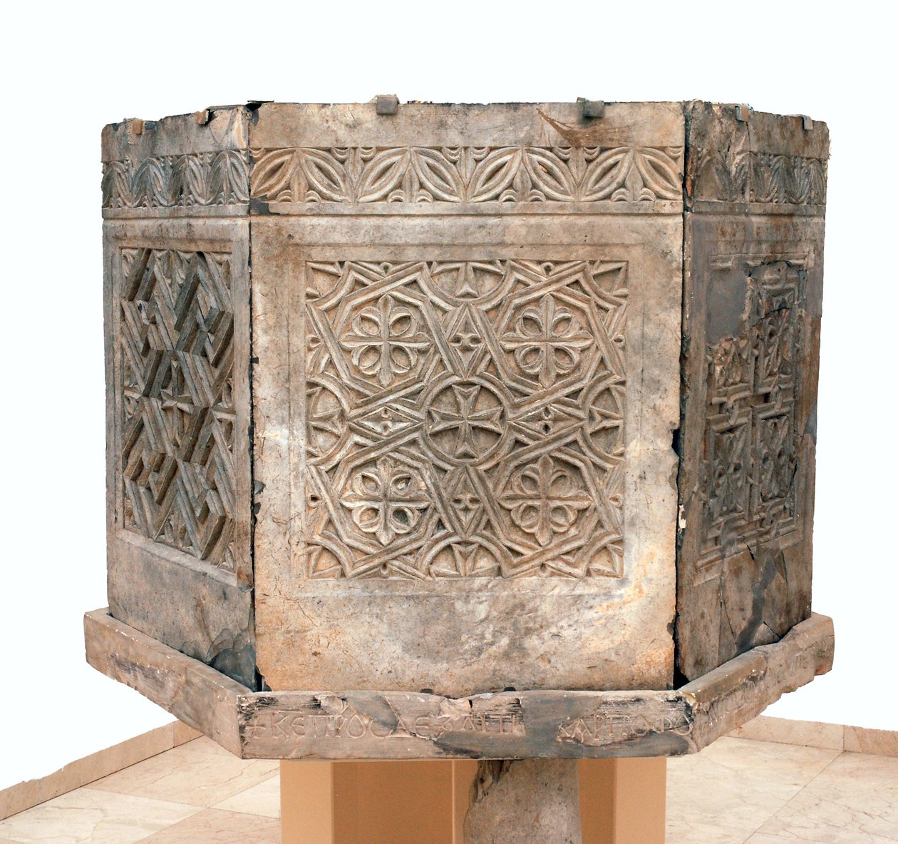 Ambo fra den byzantinske kirke Sankt Theodoros, Beit Sila, Jerusalem, 6. århundrede e.Kr. (bituminøse sten) af Byzantine Byzantine