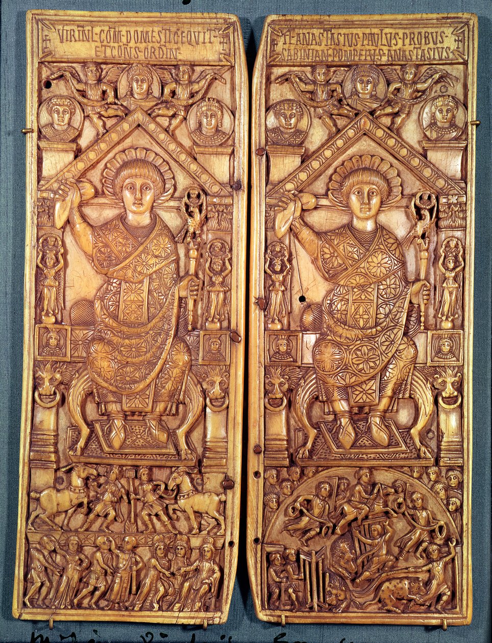 Konsulær diptykon af Anastasius (491-518) udskåret i Konstantinopel, teodosisk stil, 517 e.Kr. af Byzantine School