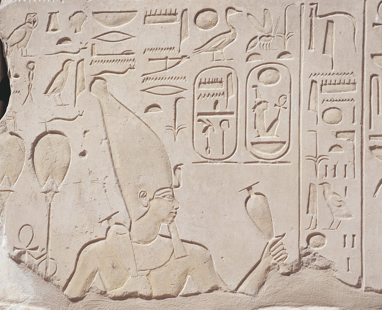 Egypten, Karnak, Røde Kapel i Hatshepsut, relief af vinoffer til Hatshepsut af J.B. and Brown J. Rowbotham
