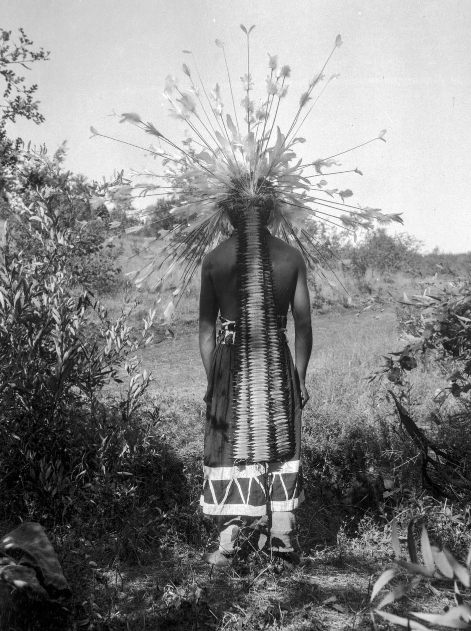 Indianere og stammens rundhus og ceremonielle beklædning, Californien af C. Hart Merriam