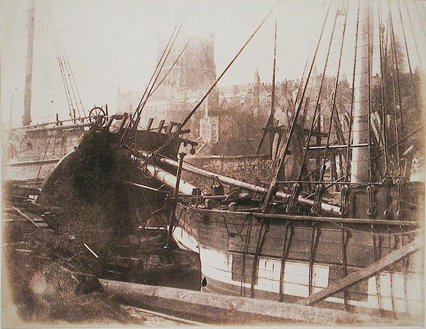 Sejlfartøjer i havn, ca. 1845 (tryk af saltet papir fra kalotypenegativ) af Calvert Richard Jones