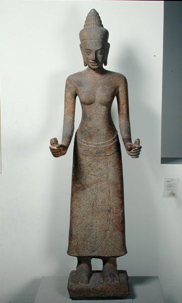 Statue af gudinden, Lakshmi, fra Preah Ko, Bayon Style af Cambodian Cambodian