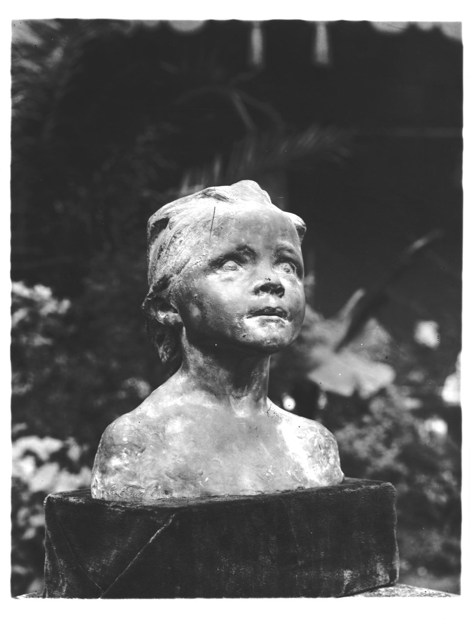 Jeanne som barn eller Den lille dame (gips) af Camille Claudel
