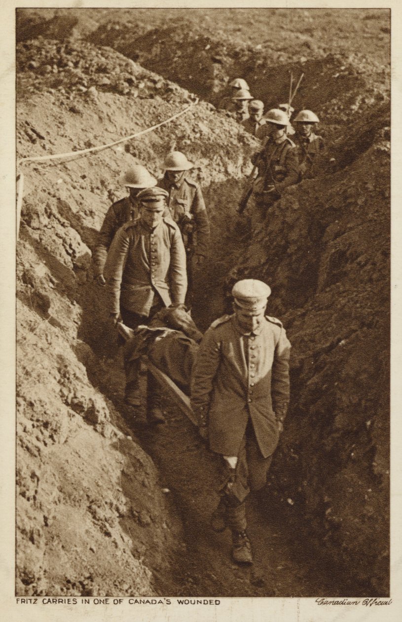 Tilfangetagne tyskere bærer en såret canadisk soldat på en båre, Første Verdenskrig (s/h-foto) af Canadian Photographer