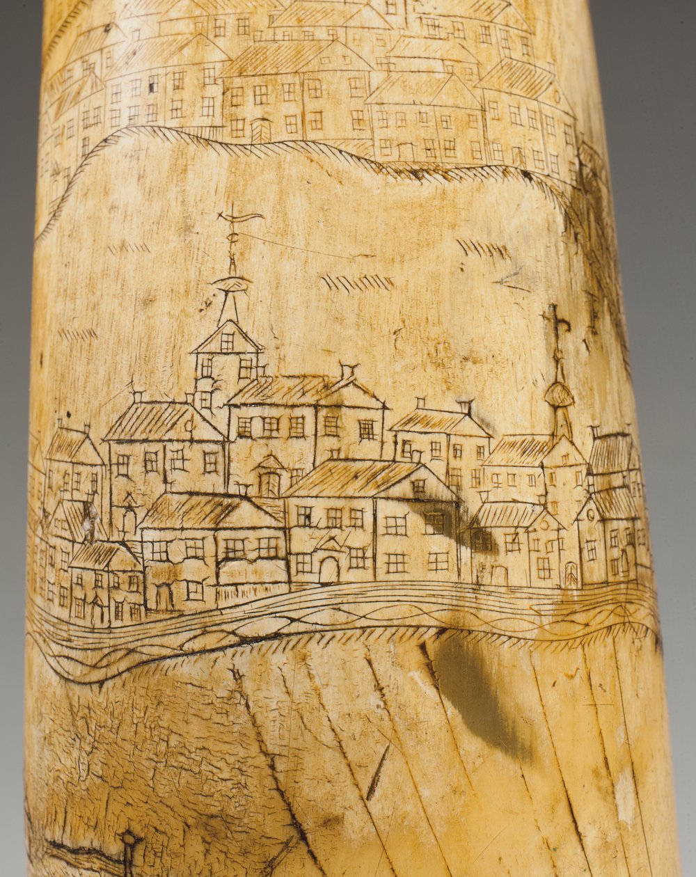 Pulverhorn, indgraveret med et kort over St. Lawrence-floden i området Quebec, ca. 1759 af Canadian School