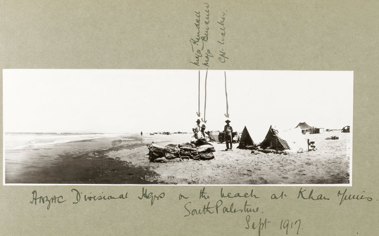 ANZAC Divisional Majors på stranden ved Khan Yunis, september 1917 af Capt. Arthur Rhodes