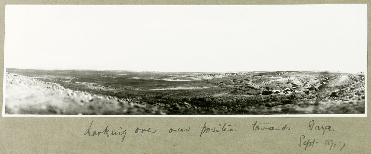 Vi kigger over vores position mod Gaza, september 1917 af Capt. Arthur Rhodes