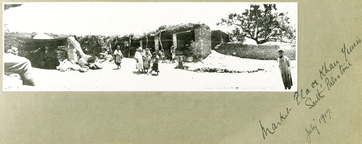 Market Place, Khan Yunis, Sydpalæstina, juli 1917 af Capt. Arthur Rhodes
