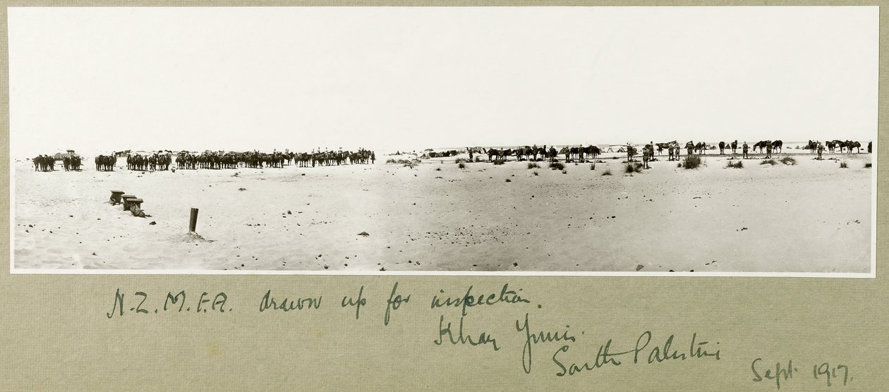 N.Z.M.F.A. udarbejdet til inspektion, Khan Yunis, september 1917 af Capt. Arthur Rhodes