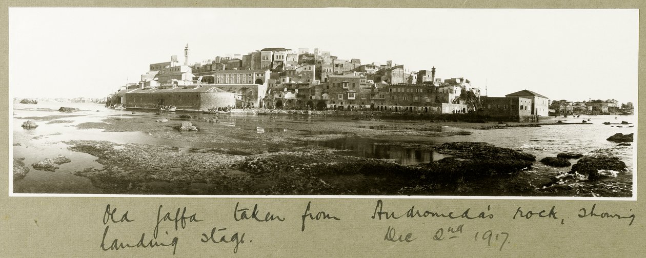 Det gamle Jaffa taget fra Andromedas klippe, 2. december 1917 af Capt. Arthur Rhodes