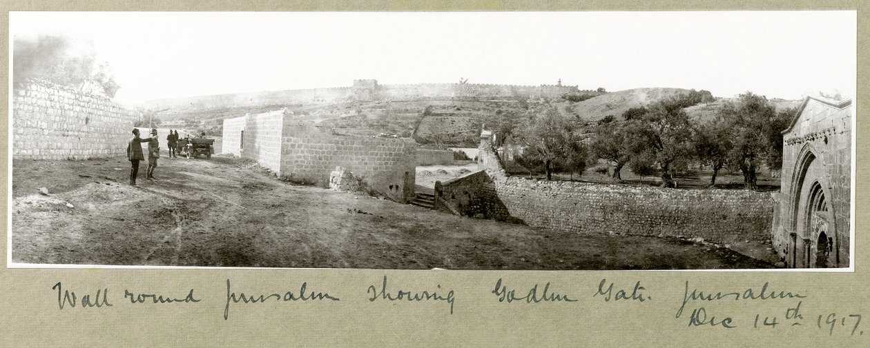 Udsigt over muren omkring Jerusalem, der viser Den Gyldne Port, 14. december 1917 af Capt. Arthur Rhodes
