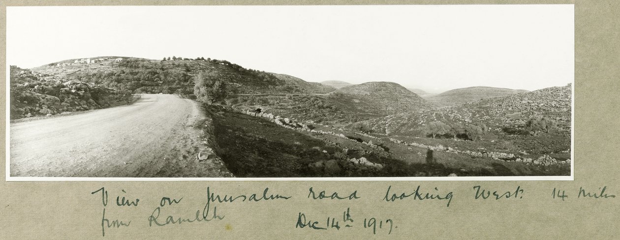 Udsigt på Jerusalem Road mod vest fra Ramleh, 14. december 1917 af Capt. Arthur Rhodes