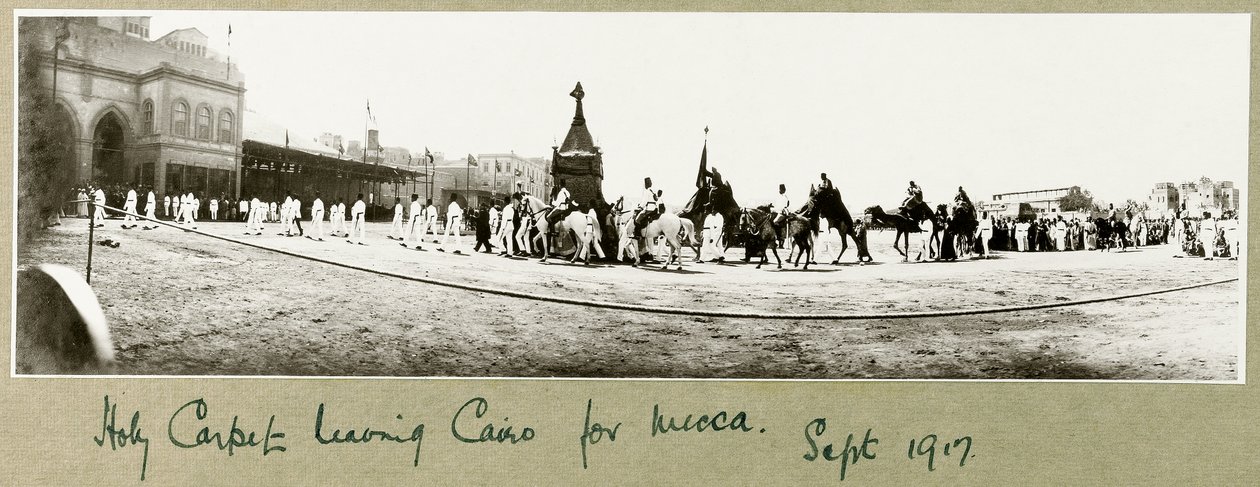 Det hellige tæppe forlader Cairo på vej til Mekka, september 1917 af Capt. Arthur Rhodes