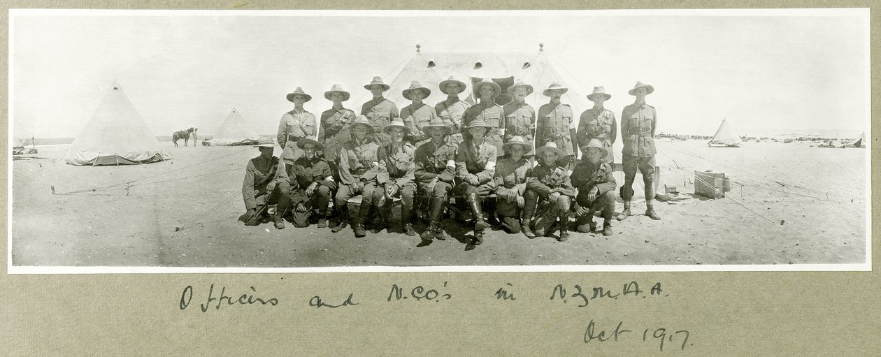 Officerer og underofficerer i N.Z.M.A.A., oktober 1917 af Capt. Arthur Rhodes