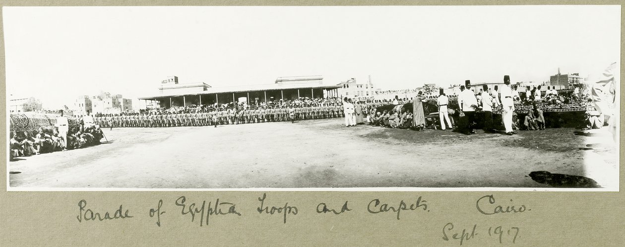Parade af egyptiske tropper og tæpper, Cairo, september 1917 af Capt. Arthur Rhodes