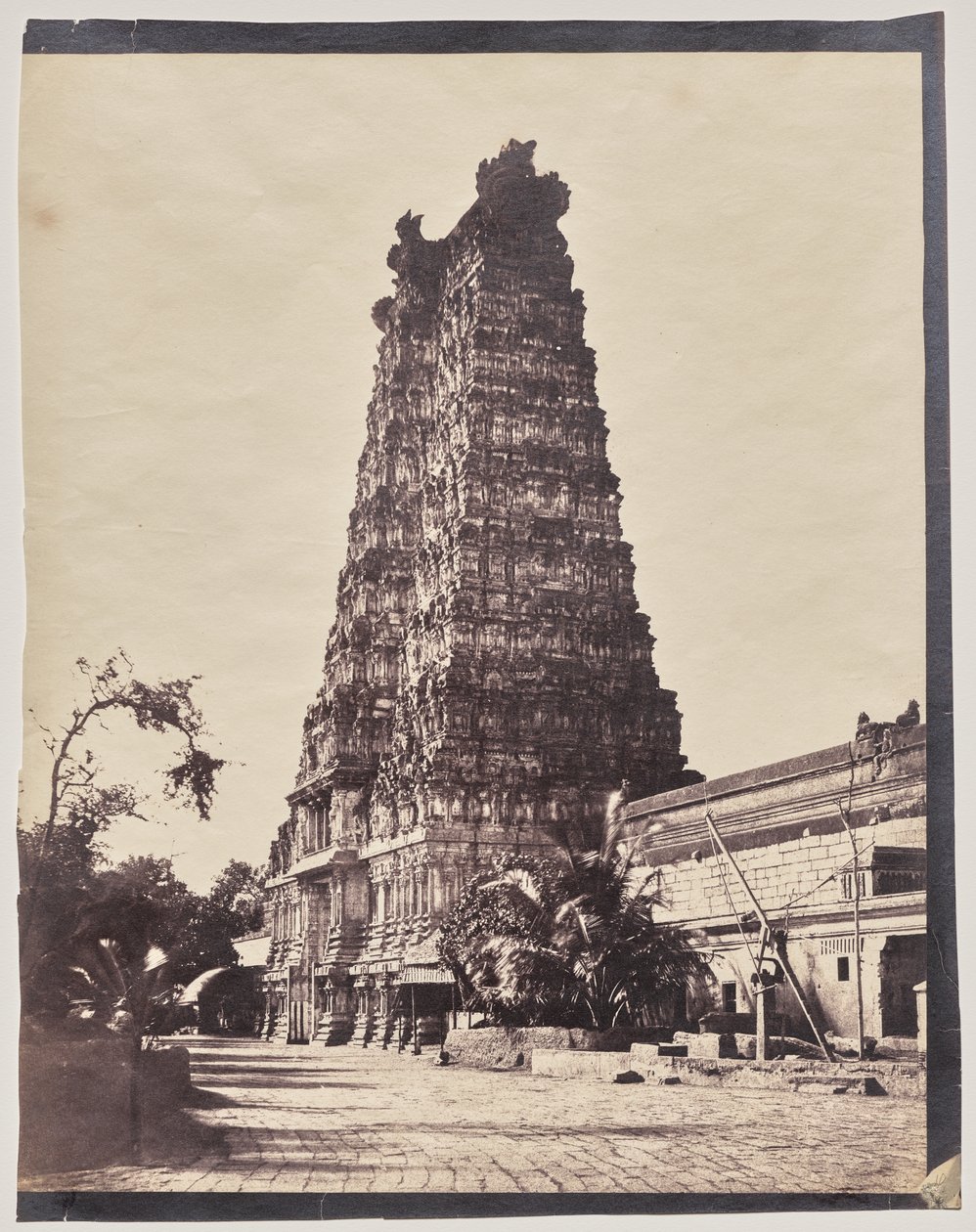 Western Gateway (Gopuram) til Meenakshi Sundareshwar-templet, Madurai af Captain Linnaeus Tripe