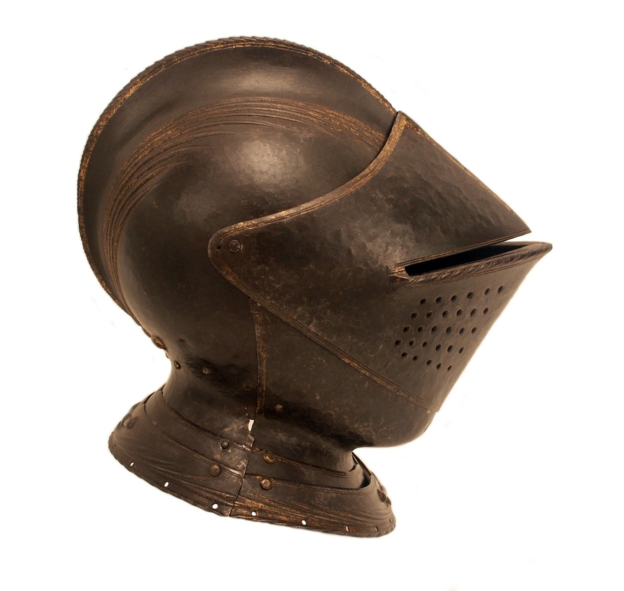 Tæthjelm til marken, ca. 1535-40 (ildblåt stål med forgyldning, prægning og indhugget dekoration) af Caremolo (attr.to) Modrone