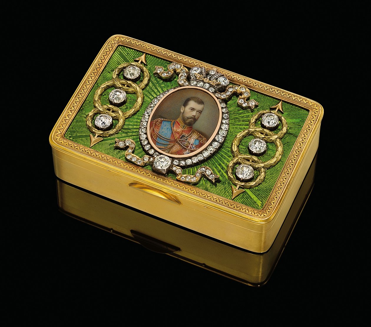 En kejserlig præsentation snusdåse med en akvarel på elfenben miniature af kejser Nicholas II, ca. 1890 (guld og guillochemalje, akvarel på elfenben) af Carl Fabergé