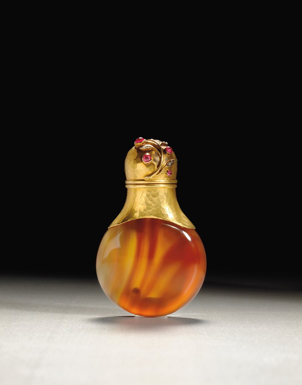 Duftflaske, arbejdsmestermærke af Erik Kollin, Sankt Petersborg, ca. 1890 af Carl Fabergé