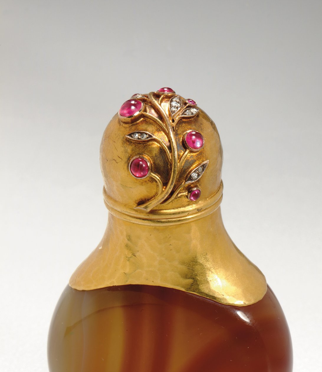 Duftflaske, arbejdsmestermærke af Erik Kollin, Sankt Petersborg, ca. 1890 af Carl Fabergé
