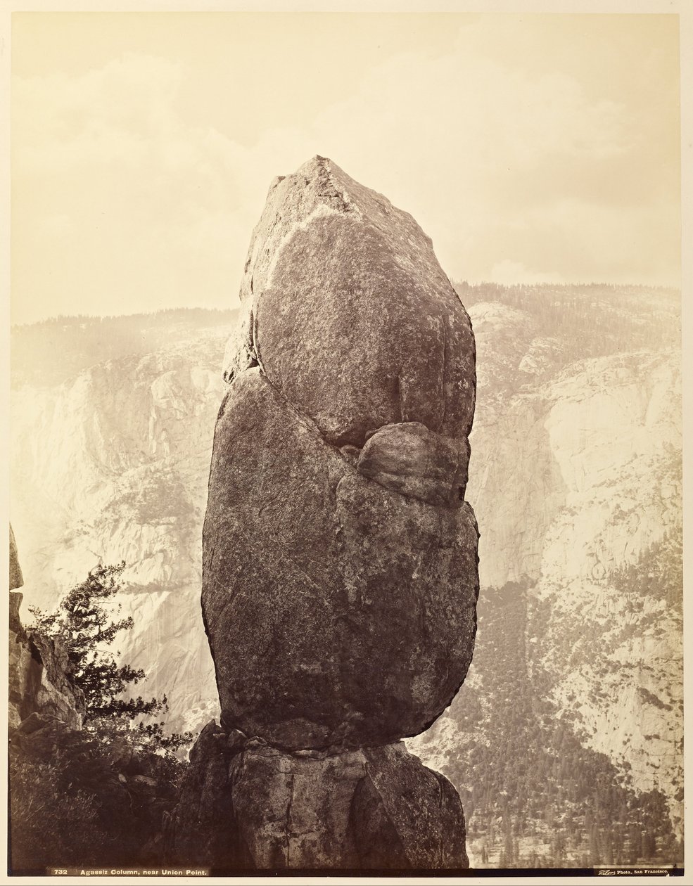 Agassiz -kolonne, nær Union Point af Carleton E. Watkins