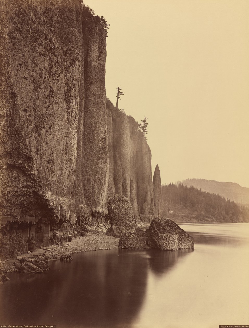 Cape Horn, Columbia River, Oregon af Carleton E. Watkins