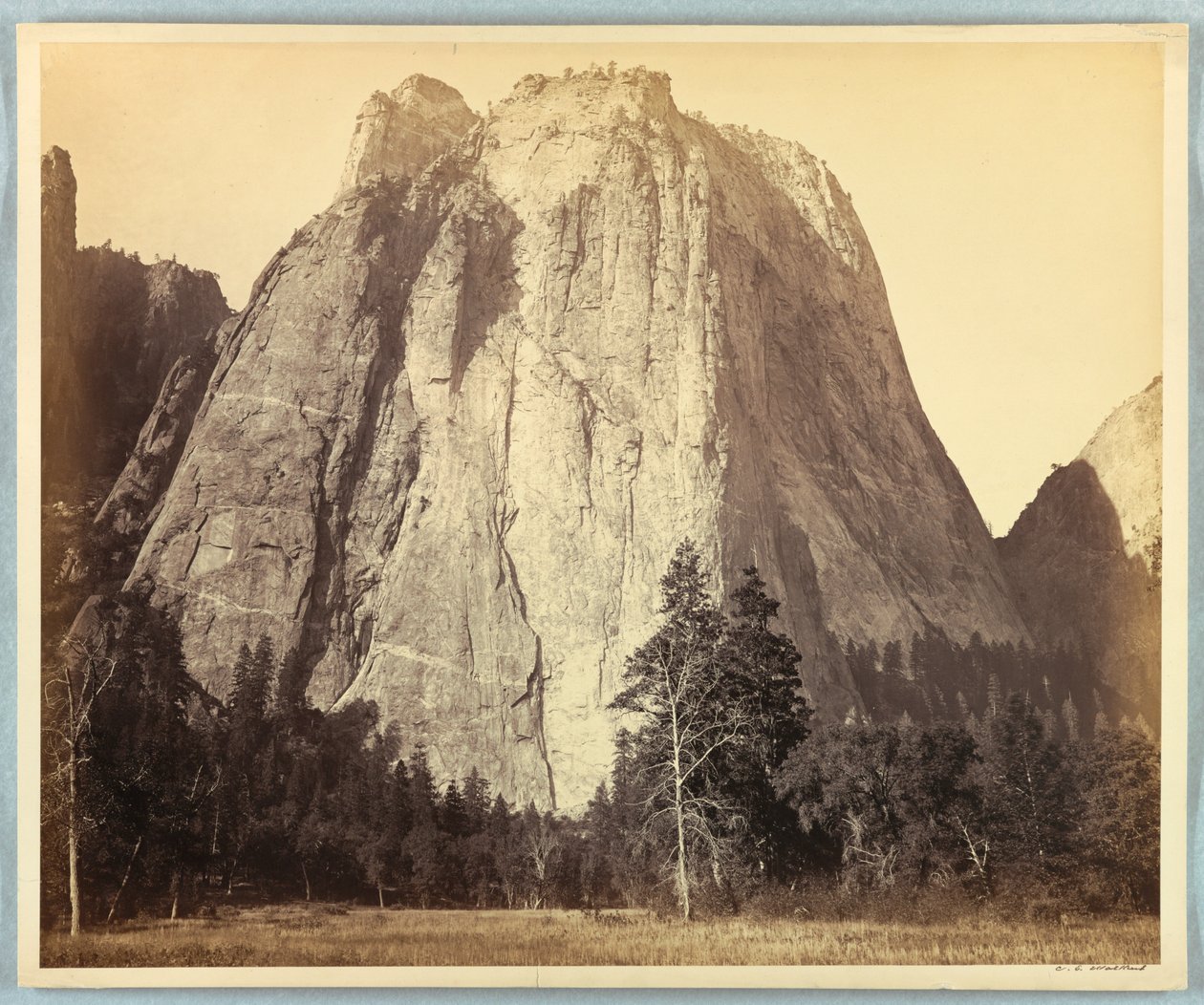 Cathedral Rock, Yosemite af Carleton E. Watkins