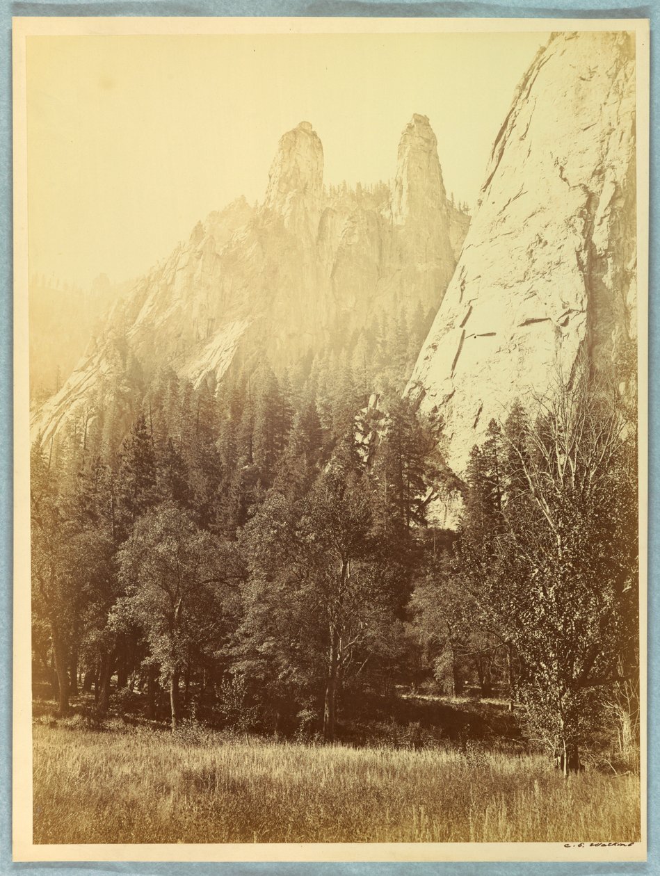 Cathedral Spires, Yosemite af Carleton E. Watkins
