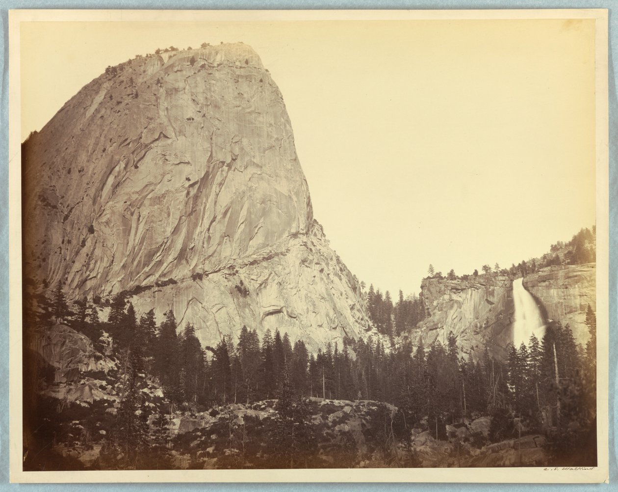 Mount Broderick, Nevada Falls, 700 fod, Yosemite af Carleton E. Watkins