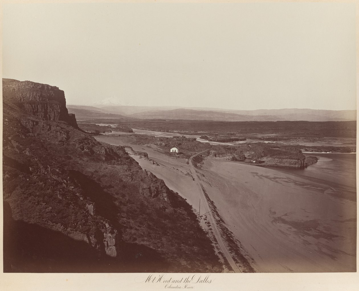 Mt. Hood og Dalles, Columbia River af Carleton E. Watkins