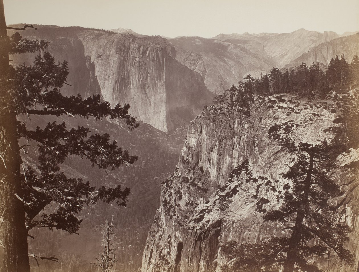 Første udsigt over Yosemite Valley fra Mariposa Trail, 1865-66 af Carleton E. Watkins